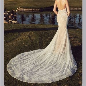 Wedding dress (New) mermaid shape.
